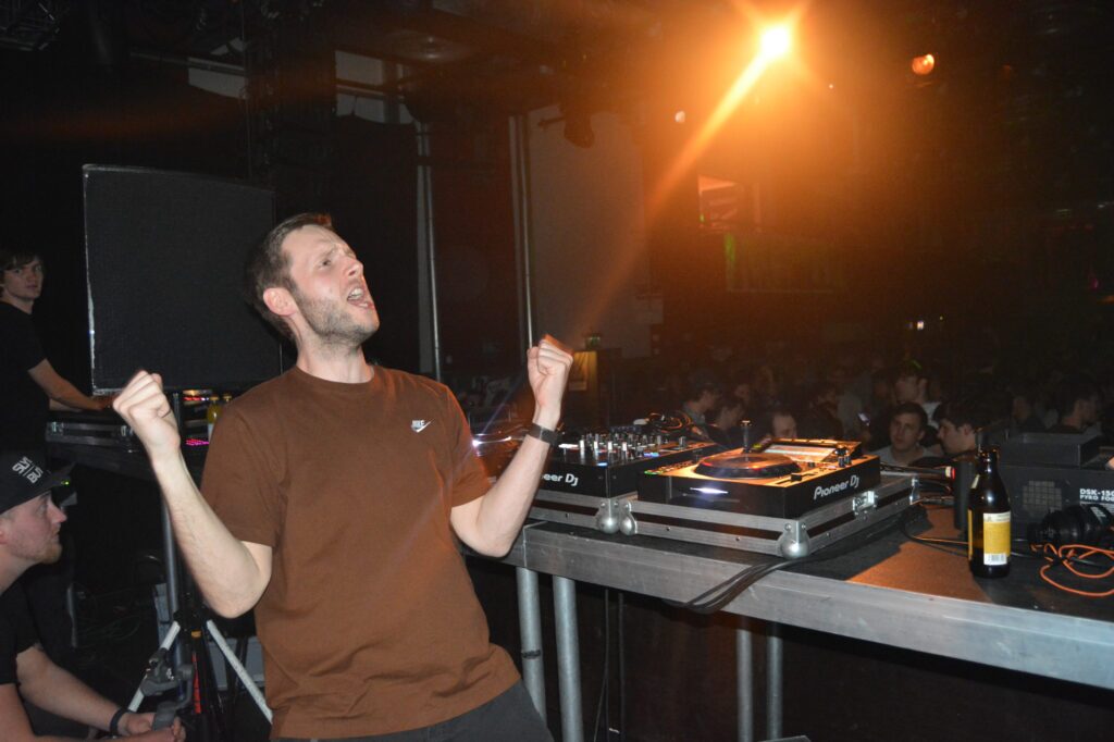 DJ am Mischpult
